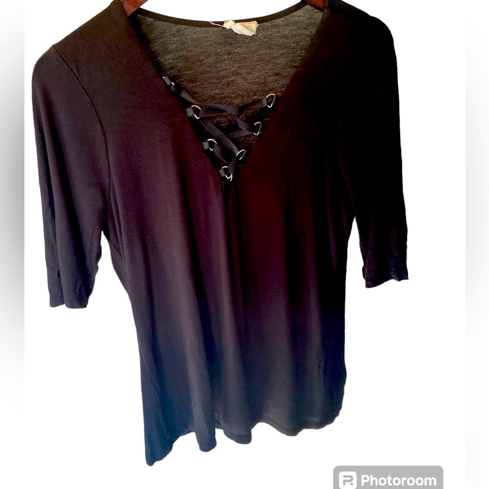 Ladies size XL Clyde & Baxter black top with ribboning and stainless hooks